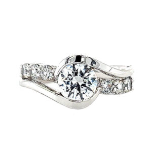 Half bezel set center diamond and shared prong diamond melee 
