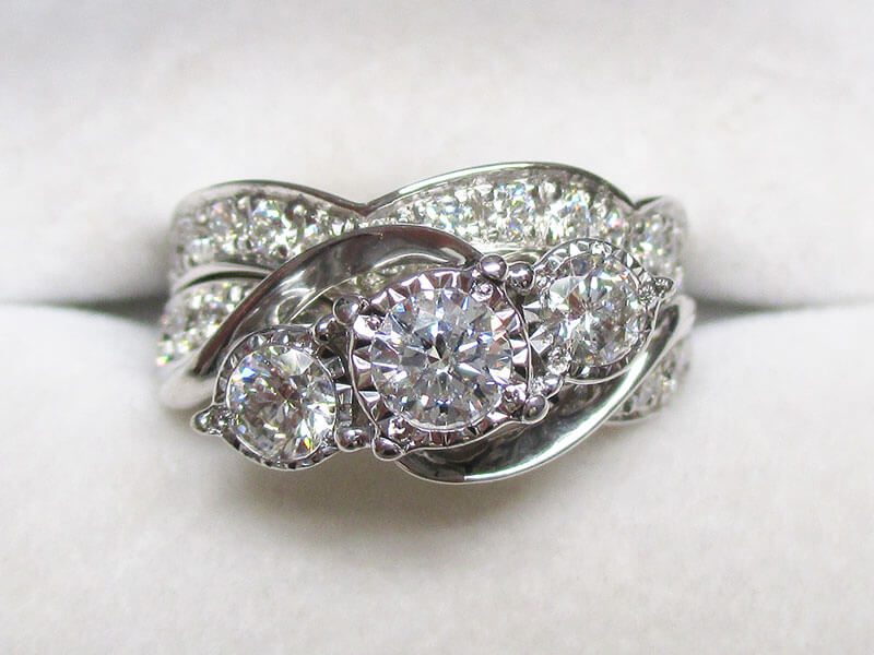 freeform-3-stone-diamond-ring-custom-jewelry-schoenborns