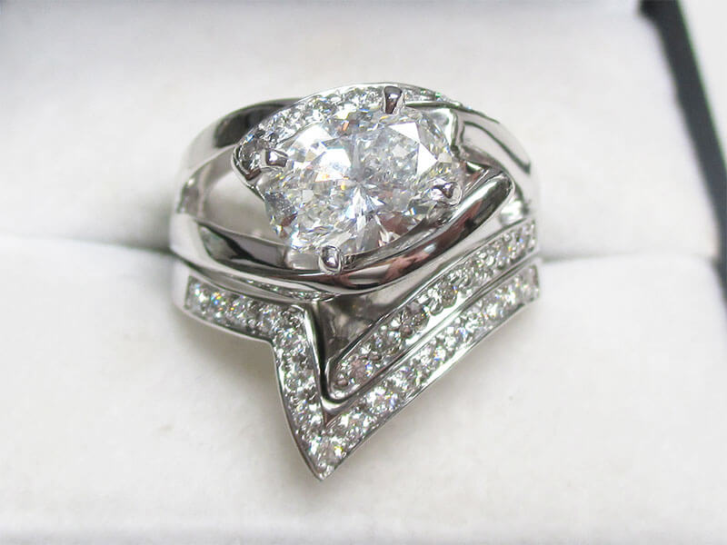 freeform-diamond-ring-custom-jewelry-schoenborns