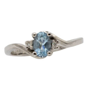 Oval cut blue aquamarine & diamonds in a white gold setting